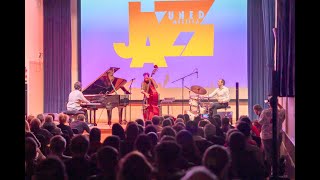 El público se rinde al jazz de ‘Manel Fortià Trio’ en la UNED [upl. by Jessika]