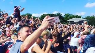 Crowd on Cheer on Andy Murrary at 2016 Wimbledon Final [upl. by Romeo]