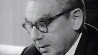 Erich Kästner  Kennst du das Land wo die Kanonen blühn 1967 subt English Deutsch Nederlands [upl. by Oap5]