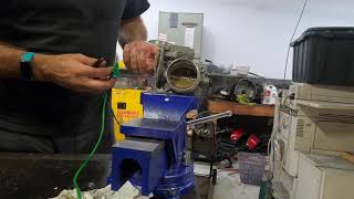 Bench testing an electronic throttle body for a Silverado Normal and default operation [upl. by Ramso251]