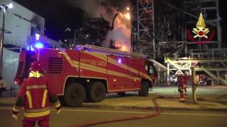 INCENDIO RAFFINERIA ENI  INTERVENTO  VIDEO UFFICIALE CNVVF [upl. by Siladnerb489]