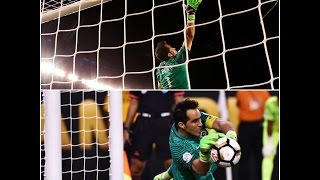 Claudio Bravo increible atajada al Kun Aguero Desde la tribuna Copa América [upl. by Eiramlatsyrk]