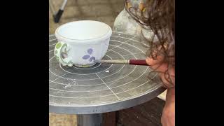 La decorazione di una Tazzina da Caffè in Ceramica di Faenza Garofano [upl. by Nies]