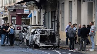 Cavaillon  quatre voitures de police incendiées devant le commissariat la CRS 81 dépêchée [upl. by Frohne]