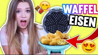 WAFFELEISEN VS CHILI CHEESE NUGGETS😱 Was kann man alles mit einem Waffeleisen machen😍🍭 [upl. by Auqinihs]