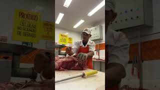 Desossando carne bovina [upl. by Iramo]