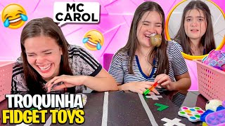 TROCA de FIDGET TOYS  Manu tem LOVE e Carol virou MC [upl. by Hayikaz]