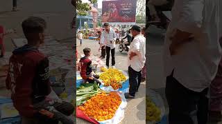 धनतेरस पर फुल माला से सजे रहे फुटपाथ viralvideo news [upl. by Chader736]