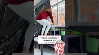 Maestra hace “autocinema” para sus estudiantes y se gana el cariño de todos 👩‍🏫🚗🍿shorts viral [upl. by Oberheim]