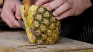 Ananas schälen und vorbereiten mit dem Messer zeigt Dir Chefkoch Thomas Sixt in diesem Kochvideo [upl. by Jair833]