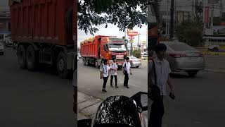 4FT Horn Howo Dumptrucks Convoy l Horn Compilation l ytshorts l PapaJohnyA [upl. by Dorisa547]