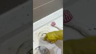 Ensuite clean 🧼 cleaning cleantok cleanwithme bathroomcleaning foryou clean cleaningvlog [upl. by Eisac]