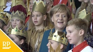 Bundeskanzlerin Merkel empfängt Sternsinger im Kanzleramt [upl. by Ireg]