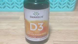 Swanson Vitamin D3 5000 IU Up close look at the bottle and softgels [upl. by Aillicec706]