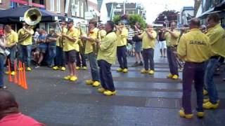 De Böllekes houden van Bolland  Dweilorkest de Böllekes uit Oisterwijk [upl. by Aicemak248]