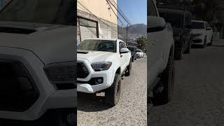 Toyota Tacoma 4x4 2018 en Tijuana bc [upl. by Asilet]