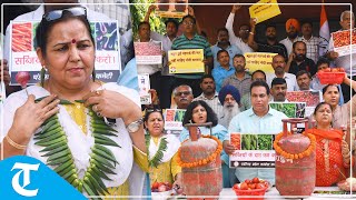 Chandigarh Congress president HS Lucky holds protest against hike in prices of tomatoes [upl. by Revilo822]