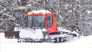 En immersion avec les pisteurs secouristes et les dameurs de Savoie Grand Revard [upl. by Giglio]