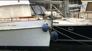 A La Rochelle les bateaux ventouses seront vendus aux enchères [upl. by Lenz2]