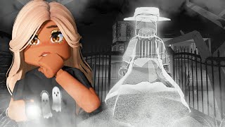 👻EXPLORING the HAUNTED HOUSE on Bloxburg🎃 [upl. by Ilysa]