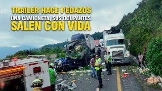 TRAILER hace PEDAZOS una CAMIONETA sus ocupantes Salen con VIDA [upl. by Jonathan]