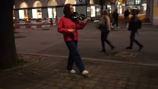 Die Hübsche mit der Geige oder Violine Gestern Abend in Luzern 18102024 1 [upl. by Jackquelin130]