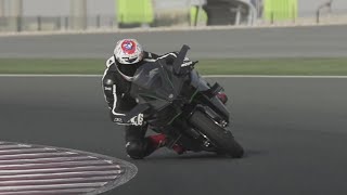 Motor Test Kawasaki H2 amp H2R Qatar  MotoMe  S201 [upl. by Nohtanoj603]