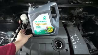 Servis Kereta Persona  Tukar Minyak Hitam Petronas Syntium 800 10w40w buatsendiri petronas [upl. by Sordnaxela]