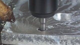 9 Sec  Thread cutting cnc milling close up CNC Gewindefräsen ohne vorbohren CNCFRÄSE HighZ [upl. by Fisk]