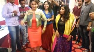 RJ Malishka dancing with Dhak Dhak Queen Madhuri amp Huma Qureshi  RED FM for Dedh Ishqiya [upl. by Nosraep758]