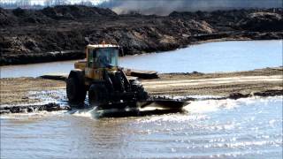 rijplaten wassen met een Volvo L60E [upl. by Yldarb]