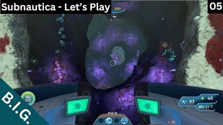 Subnautica  Lets Play  Day 5  More wrecks blueprints and some new stuff [upl. by Hoffer]