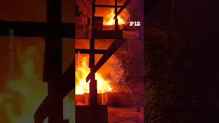 🔥Impresionante incendio en un depósito de pallets de madera en Luis Guillón [upl. by Susejedairam]