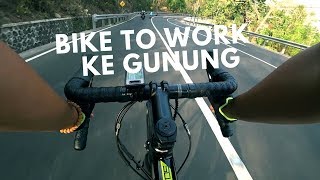 B2W  bike to work indonesia  Pakai Road Bike Strattos S4 ditemenin S7 dan Giant MTB [upl. by Araec]