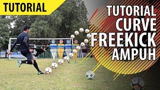 Tutorial Mudah Tendangan MelengkungPisang di Sepakbola CURVE FREEKICK [upl. by Nolasba842]