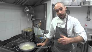 Come fare la Pasta Cacio e Pepe  Ricetta Dolci e Cucina Tutorial [upl. by Crocker700]