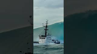 Can a Massive Ship Survive the Force of a Giant Wave ship tidalwave scaryocean [upl. by Turino]