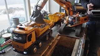 Amazing RC excavator Liebherr 960 SME working at the construction site [upl. by Mobley]