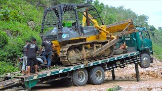 Bulldozer Transport Self Loader Truck [upl. by Oigufer]