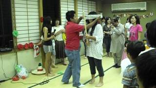 Japoneses rompiendo una piñata [upl. by Barris]