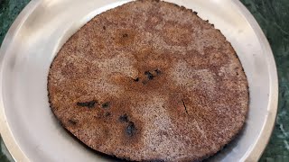 How to make Ragi roti maduwa ke aate ki roti kaise banate hain [upl. by Alaet]