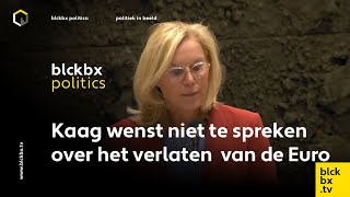 Minister Sigrid Kaag van financiën krijgt een lezing van Pieter Omtzigt over gevolgen verlaten Euro [upl. by Ettenyl432]