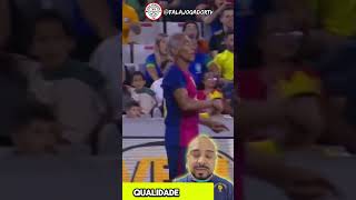 Romário quase faz um golaço pelo Barça legends [upl. by Suiluj]