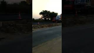 Truck overtake beautiful 😈😈ytubeshortvideoviralvideosubscribe [upl. by Anniram716]