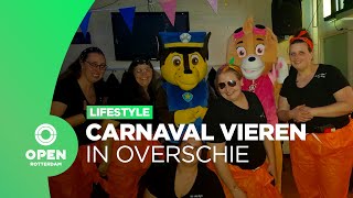 Bonte kleding en gezellige muziek tijdens carnaval in Overschie  Lifestyle [upl. by Ahilam]