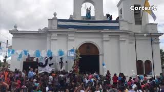 Gritería en parroquia San Miguel de Masaya incluye globos azul y blanco [upl. by Ylrebmik]