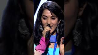 Shreya Singing Baahon Men Chale Aao live shreyaghoshal anamika latamangeshkar live music [upl. by Aihsoj]