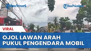 SOK JAGO Driver Ojol Malah Ngamuk Pukul Pengendara Mobil Gegara Ditegur Lawan Arah [upl. by Arinayed816]