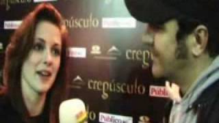 Kristen Stewart Los 40 Principales tratando de hablar español [upl. by Samuela120]