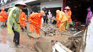 Draining Flooded Roads During Downpours Unclogging Drains to Stop Floods [upl. by Aihsot]